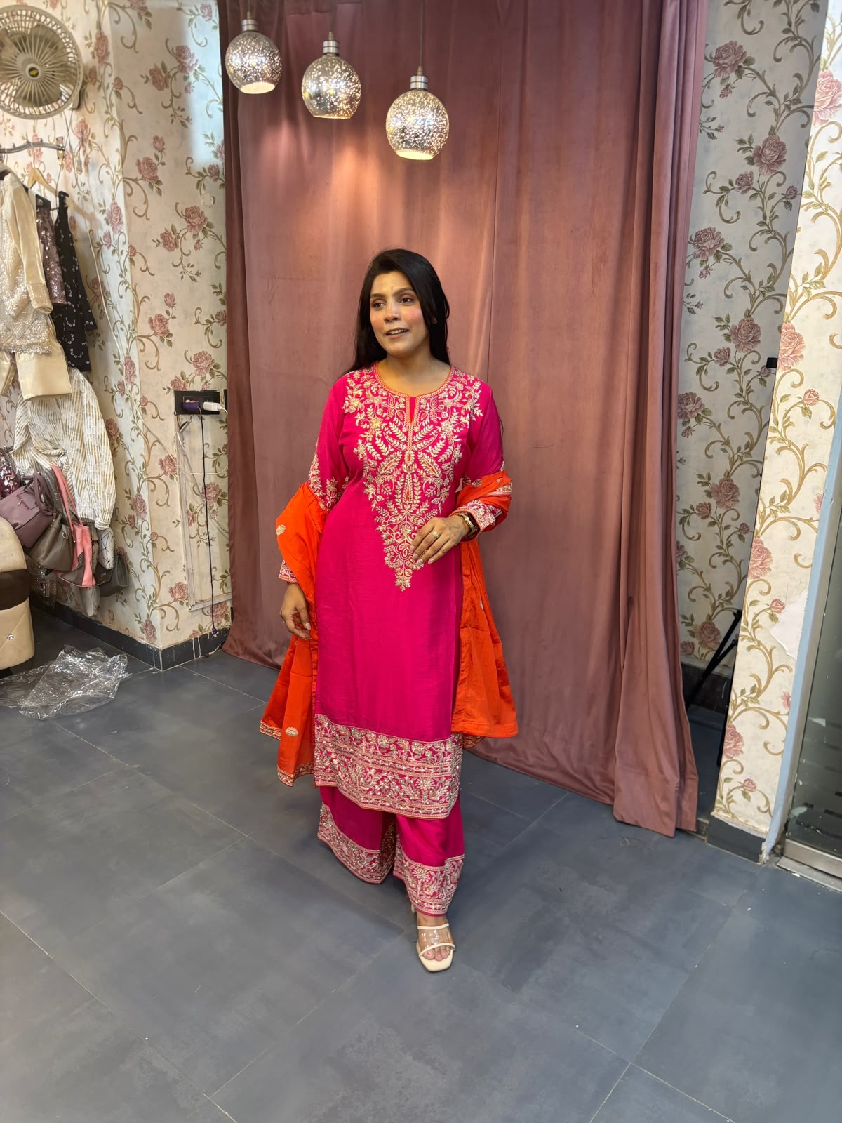 ROYAL FESTIVE SUIT