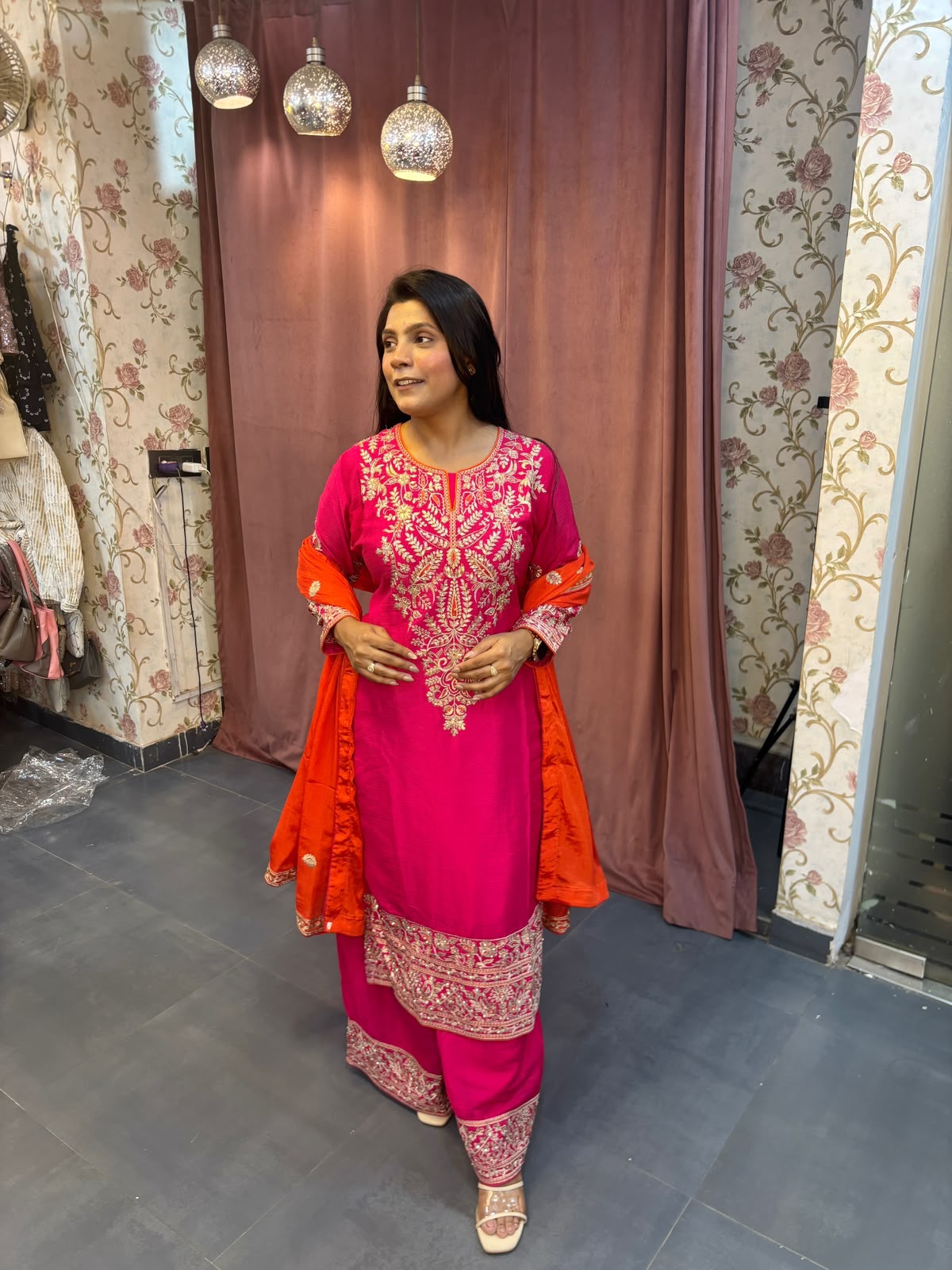 ROYAL FESTIVE SUIT