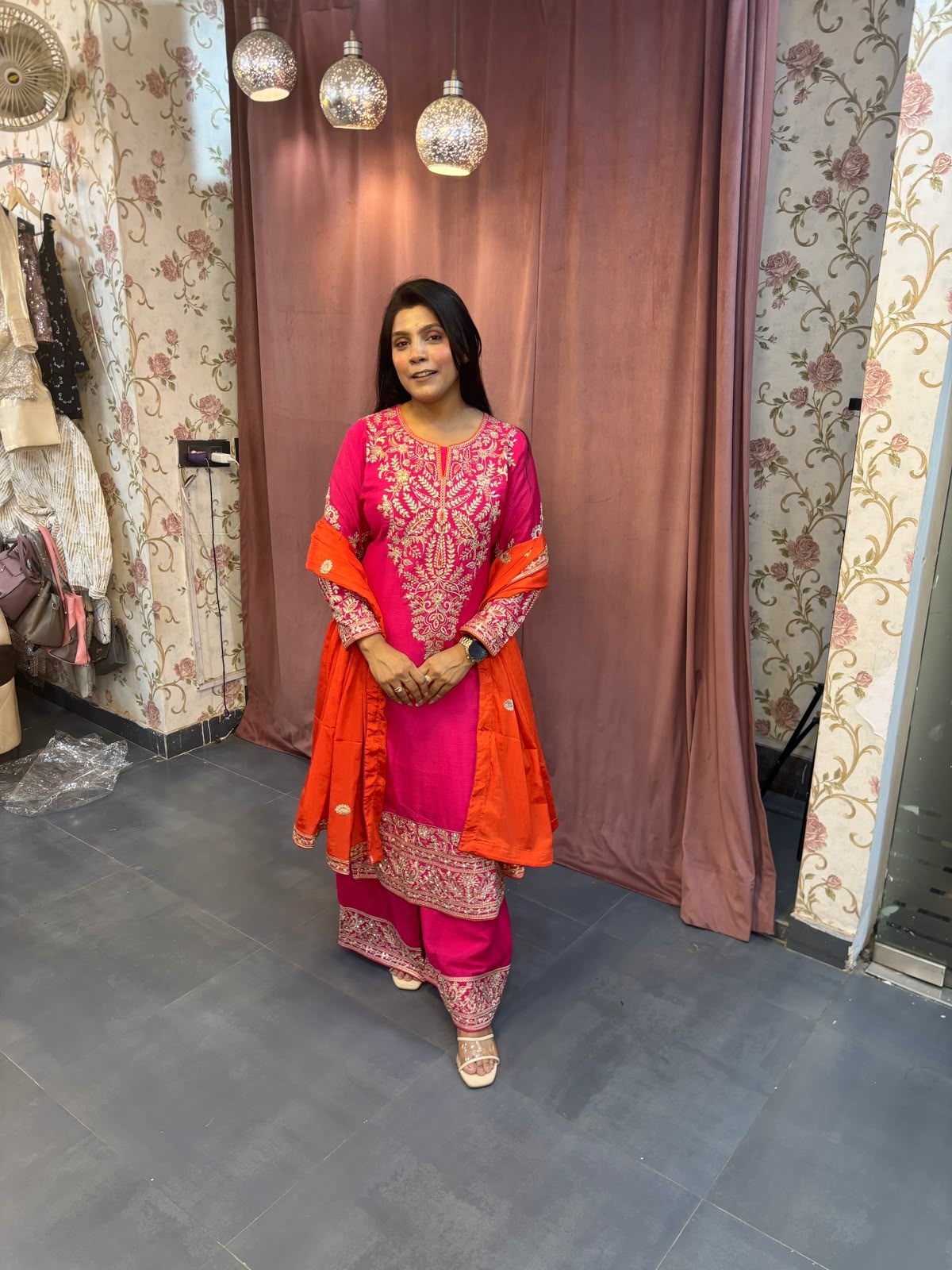 ROYAL FESTIVE SUIT
